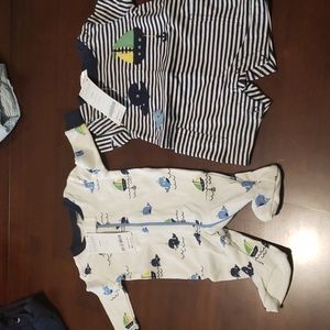 Gymboree 2 piece set size 5-9lbs.  Possible preemie size or small newborn.